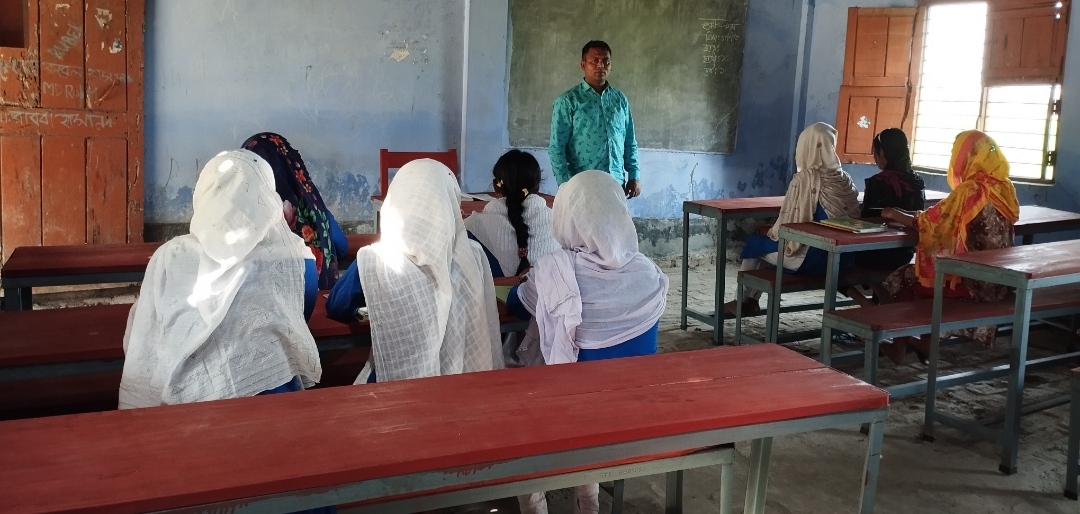 রমজানে ক্লাস চললেও অর্ধেক শিক্ষার্থী নেই নওগাঁর প্রতিষ্ঠান গুলোতে