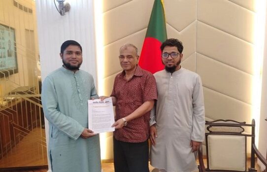 পাসপোর্টে ‘এক্সেপ্ট ইসরায়েল’ পুনর্বহালের দাবি যৌক্তিক : স্বরাষ্ট্র উপদেষ্টা