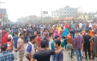 ঈদ বোনাসের দাবিতে শ্রমিকদের ঢাকা-ময়মনসিংহ মহাসড়ক অবরোধ