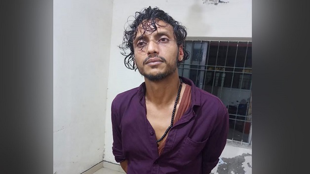 অটোরিকশা ছিনতাইয়ের চেষ্টা, বোমা ও অস্ত্রসহ যুবদল কর্মী গ্রেপ্তার